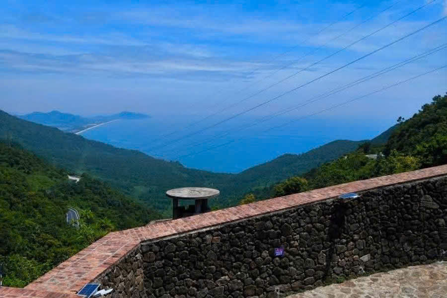 Ba Na Hills Golden Bridge Full Day Tour