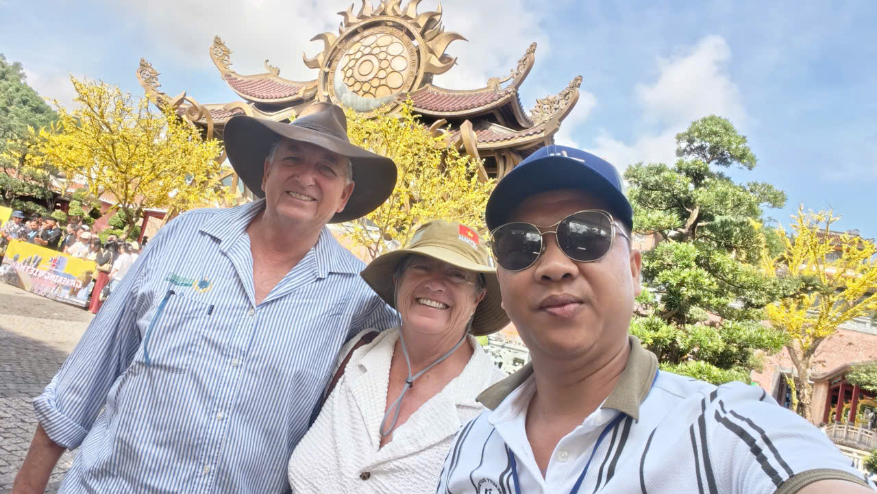 Viet Nguyen takes a selfie with guests in front of the Time Gate at Ba Na Hills