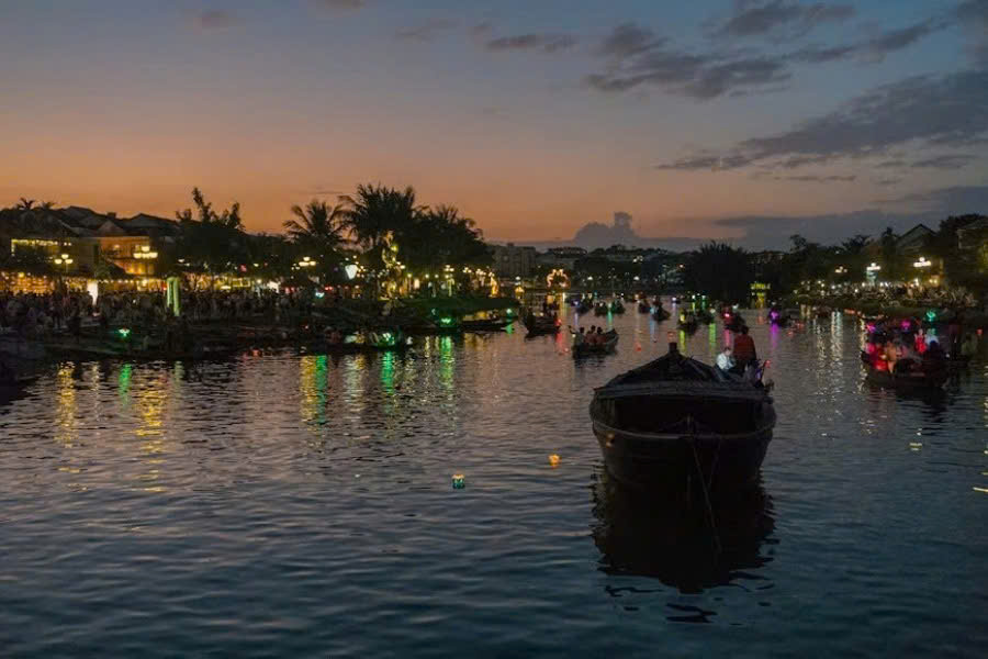 Evening Walking Tour Hoi An