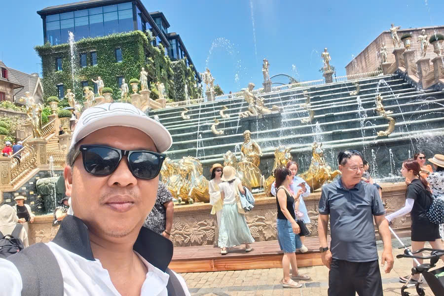 Viet Nguyen taking a selfie at Helios Waterfall in Ba Na Hills during a private tour from Da Nang.