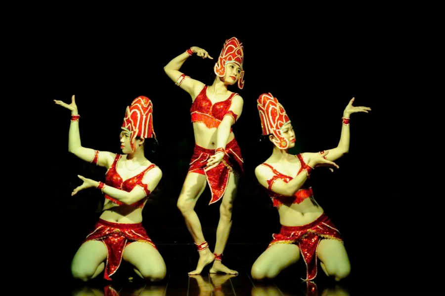 Traditional Cham Dance Performance