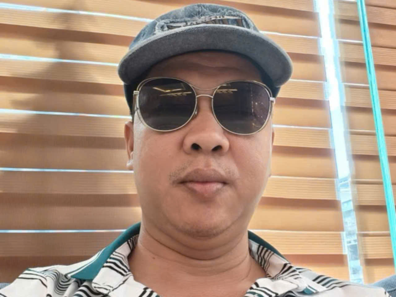 Professional tour guide Viet Nguyen in Da Nang sharing local travel insights and guiding experience