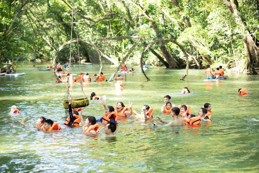Guests swimming inside Dark Cave in Phong Nha