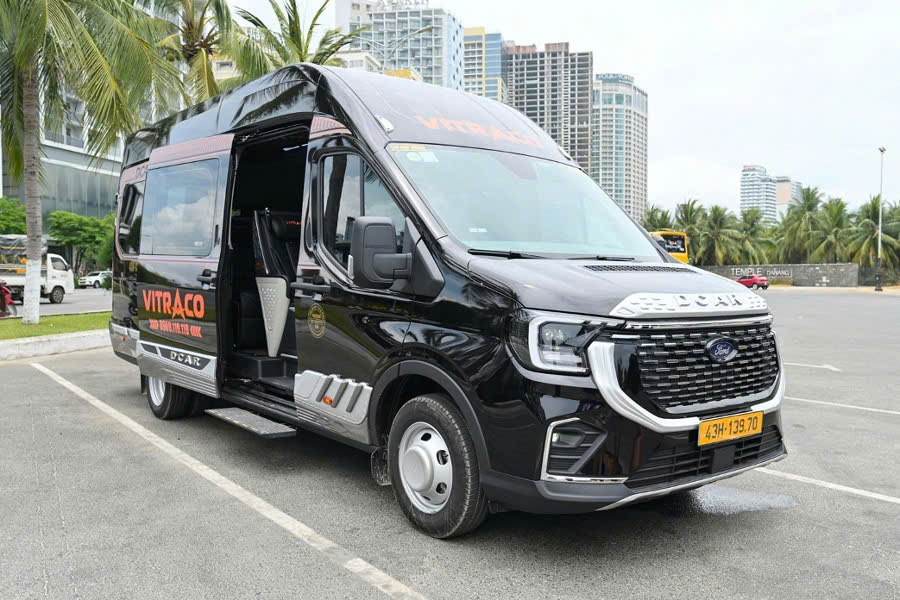 Door-to-door pickup service for Hoi An to Hue private limousine at hotel