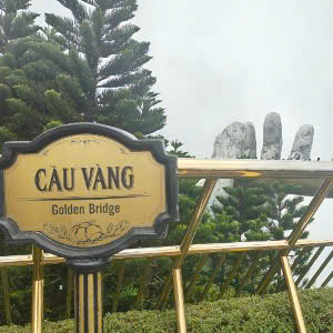 Golden Bridge sign and giant hands at Ba Na Hills